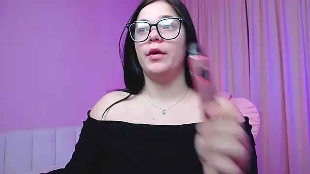 Snapshot of Eliss_Shyyo chatting on March 9, 2025, 4:27 am Eliss Shyyo online show from March 9, 2025, 4:27 am