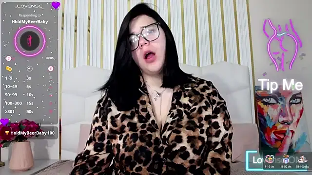 Snapshot of Eliss_Shyyo chatting on October 19, 2025, 5:30 am Eliss Shyyo online show from October 19, 2025, 5:30 am