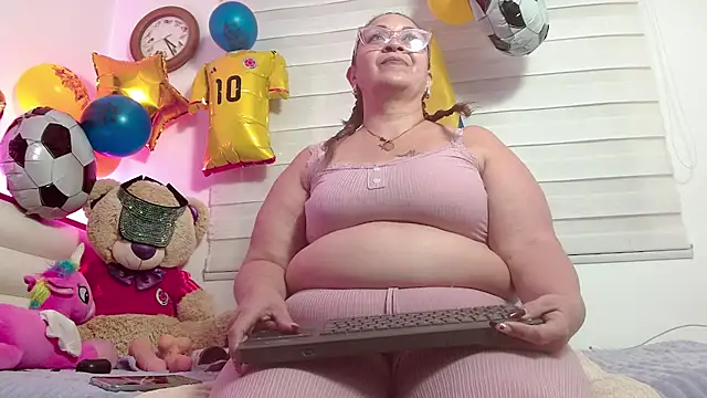 Snapshot of scarlettbooty chatting on July 15, 2026, 1:38 pm scarlettbooty online show from July 15, 2026, 1:38 pm