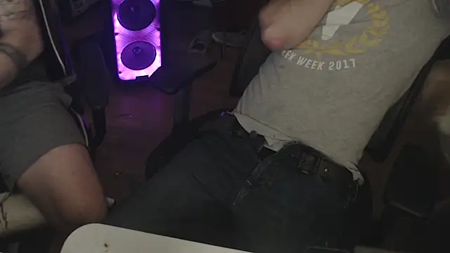 Snapshot of weknowourworth6999 chatting on September 14, 2025, 1:32 pm weknowourworth6999 online show from September 14, 2025, 1:32 pm