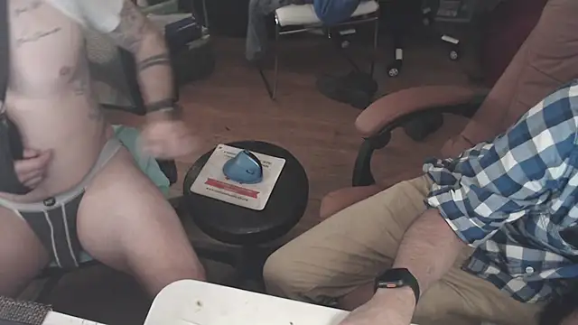 Snapshot of weknowourworth6999 chatting on October 16, 2025, 9:49 pm weknowourworth6999 online show from October 16, 2025, 9:49 pm