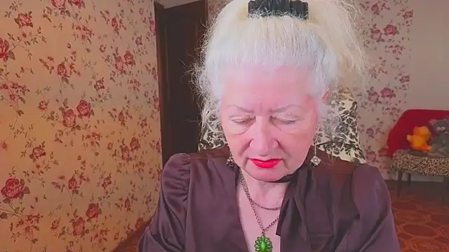 Snapshot of Maya_Mayflower chatting on June 5, 2026, 3:35 am Maya Mayflower online show from June 5, 2026, 3:35 am