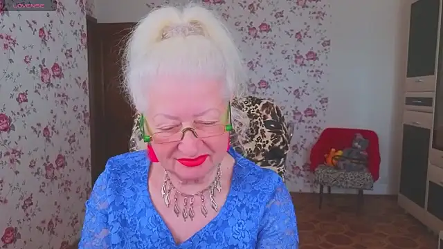 Snapshot of Maya_Mayflower chatting on June 6, 2026, 3:33 am Maya Mayflower online show from June 6, 2026, 3:33 am