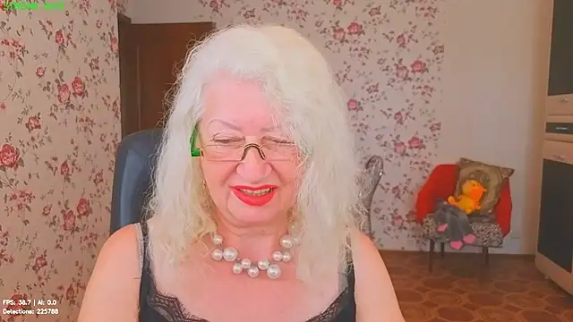 Snapshot of Maya_Mayflower chatting on June 25, 2026, 5:12 am Maya Mayflower online show from June 25, 2026, 5:12 am