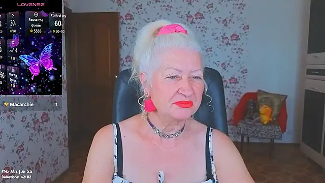 Snapshot of Maya_Mayflower chatting on July 3, 2026, 3:35 am Maya Mayflower online show from July 3, 2026, 3:35 am
