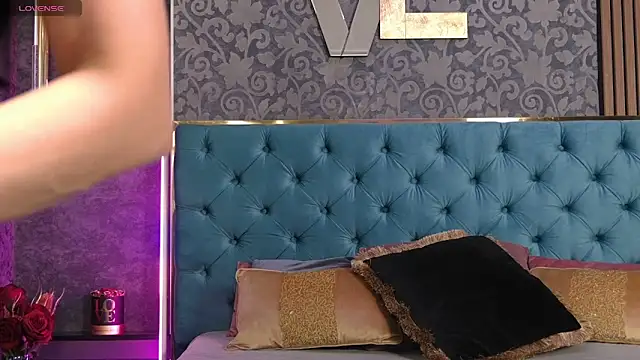 Vanessao1 online show from May 8, 2026, 7:25 am