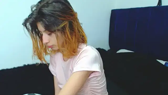 Snapshot of KratosAfroditacs chatting on October 11, 2025, 6:50 pm KratosAfroditacs online show from October 11, 2025, 6:50 pm