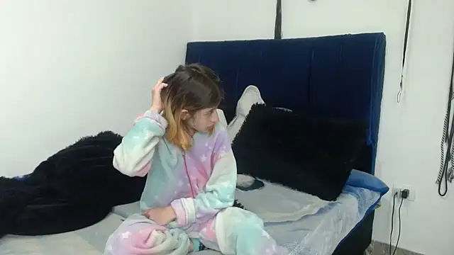 Snapshot of KratosAfroditacs chatting on October 21, 2025, 12:44 am KratosAfroditacs online show from October 21, 2025, 12:44 am