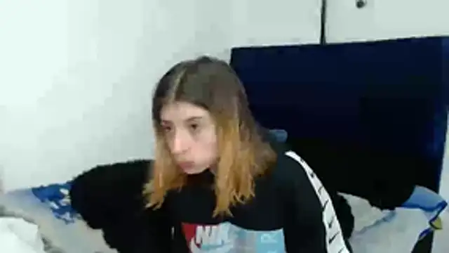 Snapshot of KratosAfroditacs chatting on November 9, 2025, 7:23 pm KratosAfroditacs online show from November 9, 2025, 7:23 pm