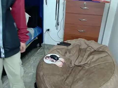 Snapshot of KratosAfroditacs chatting on November 28, 2025, 10:12 pm KratosAfroditacs online show from November 28, 2025, 10:12 pm