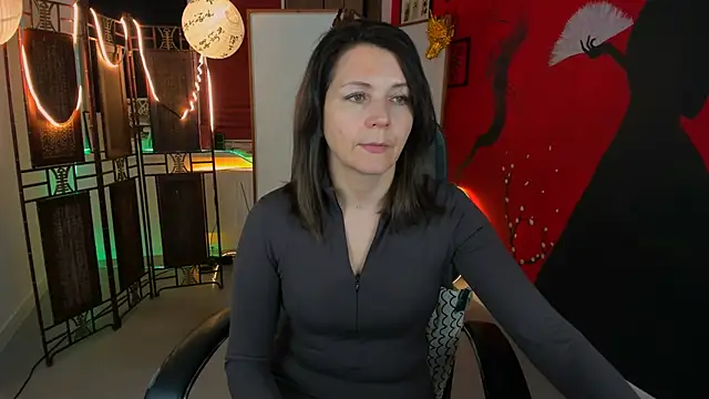 Snapshot of NicoleHitman chatting on March 17, 2025, 5:12 am NicoleHitman online show from March 17, 2025, 5:12 am