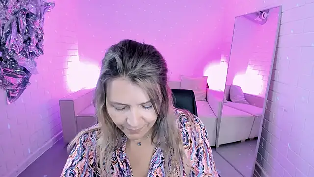 Snapshot of NicoleHitman chatting on June 29, 2026, 1:11 pm NicoleHitman online show from June 29, 2026, 1:11 pm