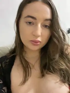 Snapshot of AlisaQSky chatting on November 4, 2025, 10:25 am AlisaQSky online show from November 4, 2025, 10:25 am