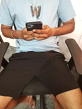 Snapshot of RightFielder chatting on July 15, 2026, 6:29 am RightFielder online show from July 15, 2026, 6:29 am