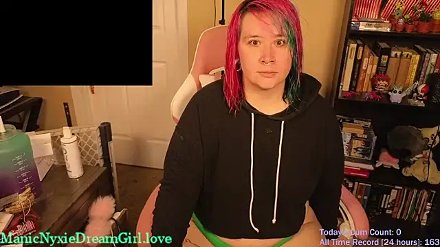 Snapshot of VioletNova chatting on October 6, 2025, 12:46 pm VioletNova online show from October 6, 2025, 12:46 pm