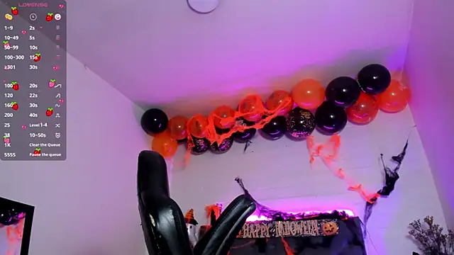 Snapshot of Ayliinn_ chatting on October 24, 2025, 4:20 am Ayliinn online show from October 24, 2025, 4:20 am