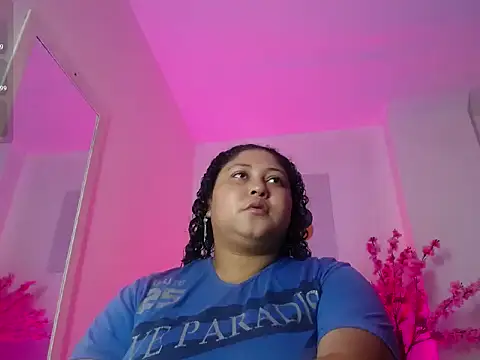 Snapshot of Ayliinn_ chatting on June 17, 2026, 1:41 am Ayliinn online show from June 17, 2026, 1:41 am