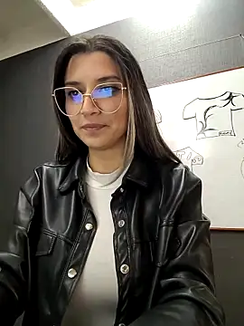 Isabella Varella online show from March 15, 2025, 6:21 pm