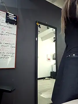 Isabella Varella online show from September 9, 2025, 12:48 pm