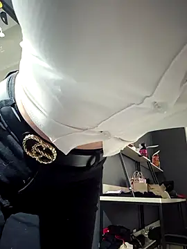 Isabella Varella online show from September 12, 2025, 1:22 pm