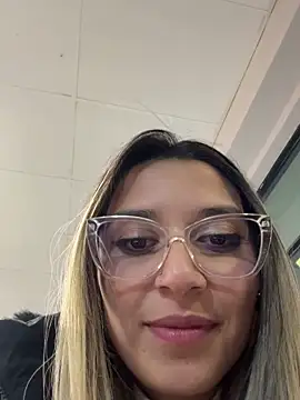 Isabella Varella online show from September 13, 2025, 1:27 am