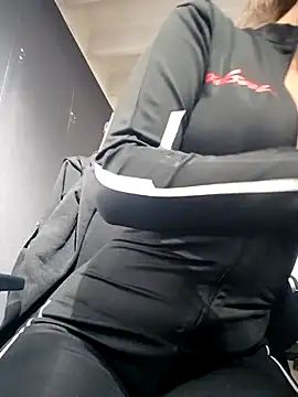 Isabella Varella online show from September 25, 2025, 12:42 pm