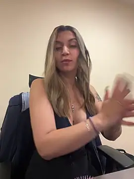 Isabella Varella online show from March 5, 2026, 12:23 pm