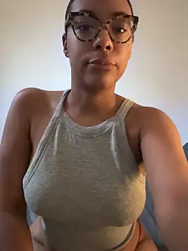 Snapshot of Melia_Rayne chatting on October 17, 2025, 7:11 am Melia Rayne online show from October 17, 2025, 7:11 am