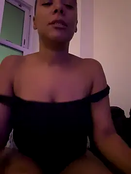 Snapshot of Melia_Rayne chatting on October 17, 2025, 7:16 pm Melia Rayne online show from October 17, 2025, 7:16 pm