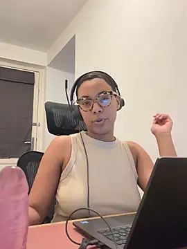 Melia Rayne online show from December 5, 2025, 11:19 am