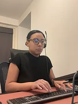 Melia Rayne online show from February 27, 2026, 10:26 am