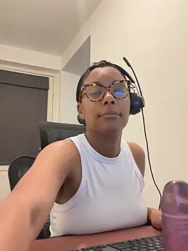 Melia Rayne online show from May 5, 2026, 9:39 am