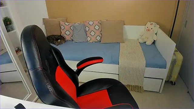 Snapshot of ValentinaMilann chatting on November 18, 2025, 7:29 pm ValentinaMilann online show from November 18, 2025, 7:29 pm