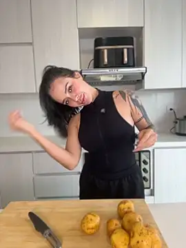 ValentinaMilann online show from May 2, 2026, 7:30 pm