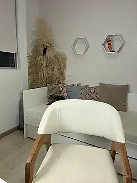 ValentinaMilann online show from June 28, 2026, 1:11 am