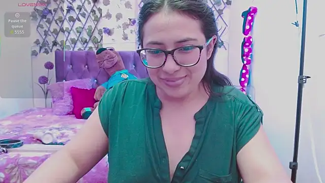 Anny  cute online show from September 28, 2025, 8:25 pm