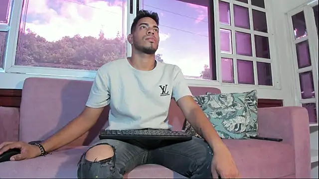 Snapshot of ETHAN_DRAVEN chatting on September 15, 2025, 7:14 pm ETHAN DRAVEN online show from September 15, 2025, 7:14 pm