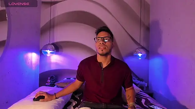 Snapshot of ETHAN_DRAVEN chatting on October 20, 2025, 7:36 pm ETHAN DRAVEN online show from October 20, 2025, 7:36 pm