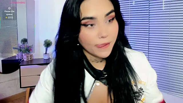 elaia muller  online show from January 8, 2026, 3:42 am