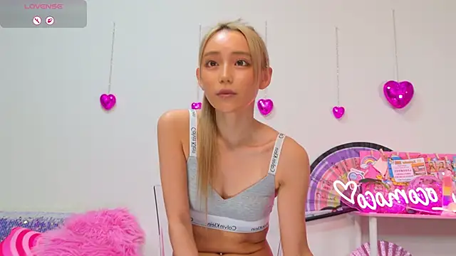 Snapshot of -LOCOMOCO- chatting on November 26, 2025, 10:27 am -LOCOMOCO- online show from November 26, 2025, 10:27 am