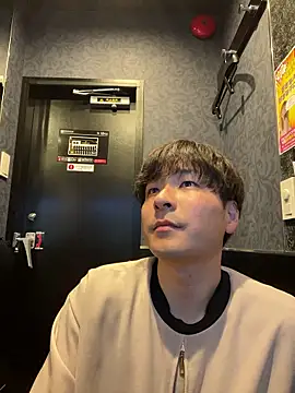 Snapshot of waka3232 chatting on June 7, 2026, 1:04 pm waka3232 online show from June 7, 2026, 1:04 pm