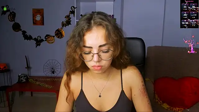 Snapshot of kiki_swan chatting on October 29, 2025, 7:43 am kiki swan online show from October 29, 2025, 7:43 am