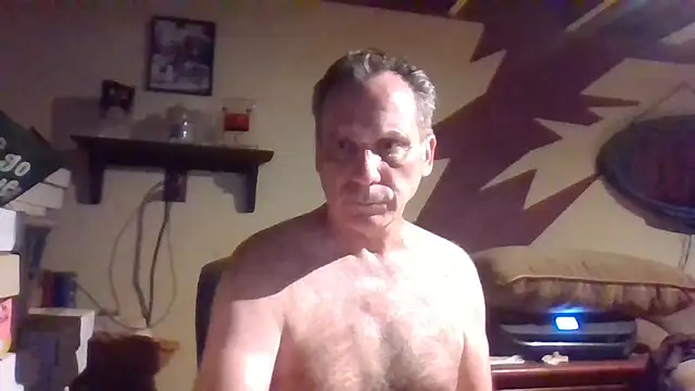 Snapshot of HunkofRock chatting on September 15, 2025, 4:45 am HunkofRock online show from September 15, 2025, 4:45 am