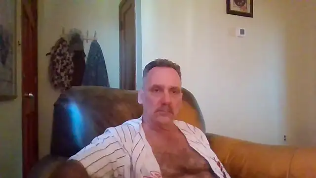 Snapshot of HunkofRock chatting on November 11, 2025, 6:41 pm HunkofRock online show from November 11, 2025, 6:41 pm