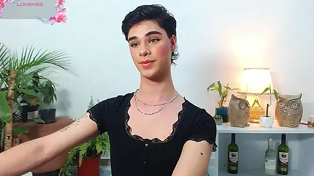 juanes puthee online show from March 12, 2026, 5:02 am