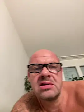 HerrundFrau-M online show from March 4, 2025, 7:32 pm