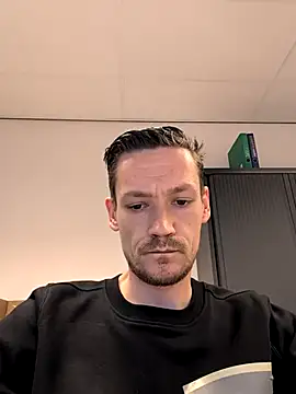 Snapshot of arnoanro chatting on March 12, 2026, 1:06 pm arnoanro online show from March 12, 2026, 1:06 pm