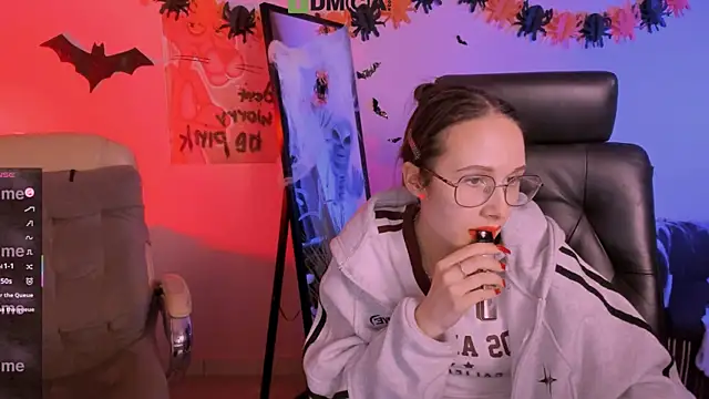 Snapshot of mona_cloud chatting on November 4, 2025, 12:10 am mona cloud online show from November 4, 2025, 12:10 am