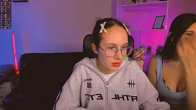 Snapshot of mona_cloud chatting on November 25, 2025, 8:31 pm mona cloud online show from November 25, 2025, 8:31 pm