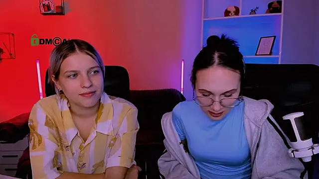 Snapshot of mona_cloud chatting on December 3, 2025, 12:51 am mona cloud online show from December 3, 2025, 12:51 am